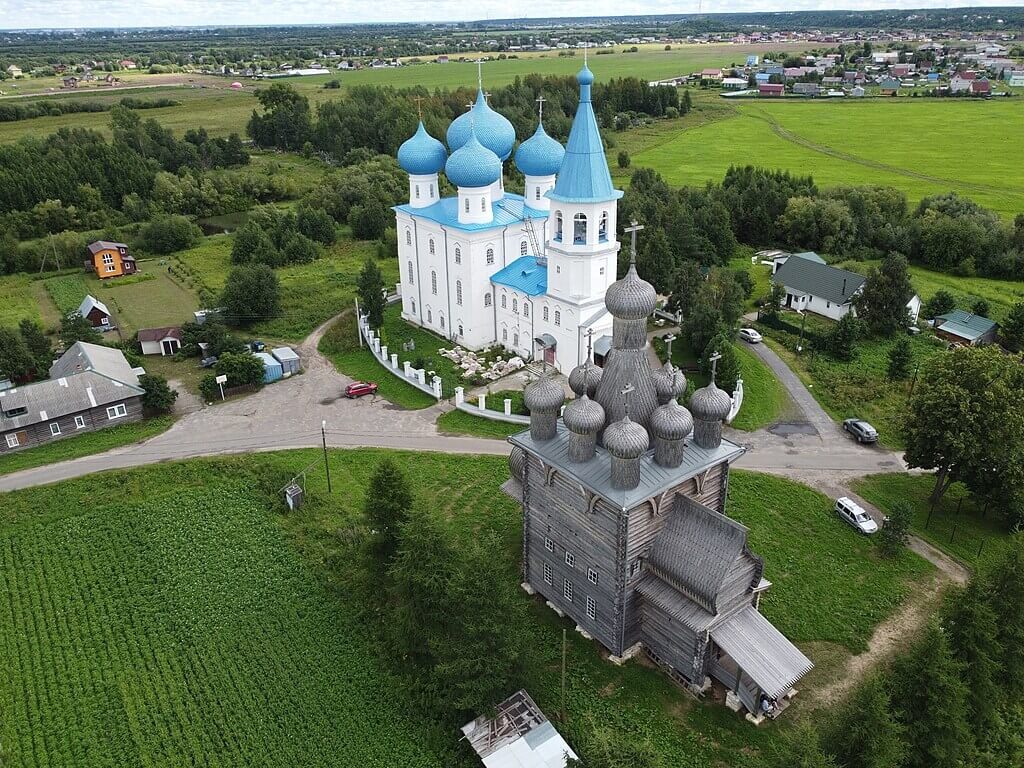 Встреча Нового года в Архангельске - тур на 3 дня по маршруту Заостровье -  Малые Корелы - Антониево-Сийский монастырь - Архангельск - Северодвинск.  Описание экскурсии, цены и отзывы.