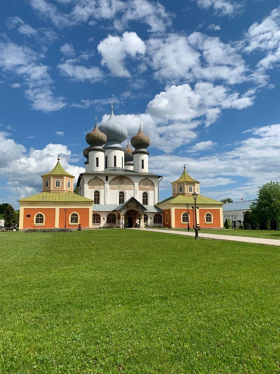 Вологодские жемчужины - тур на 3 дня по маршруту Кириллов - Вологда -  Семёнково - Устюжна - Ферапонтово - Тихвин. Описание экскурсии, цены и  отзывы.