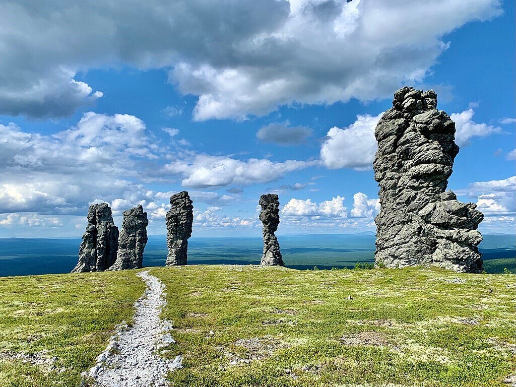 Путешествие на плато Маньпупунёр - тур на 6 дней по маршруту Сыктывкар -  Маньпупунёр - Якша. Описание экскурсии, цены и отзывы.