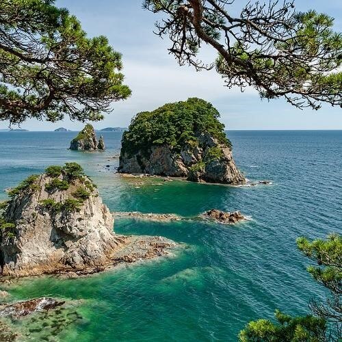 Дальневосточный морской биосферный заповедник. Кекуры Бакланьи. Huanmatus, CC BY-SA 4.0 https://creativecommons.org/licenses/by-sa/4.0, via Wikimedia Commons