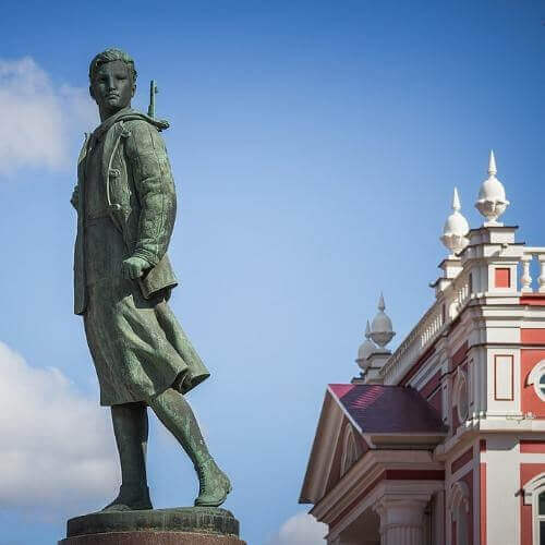 Памятник З.А. Космодемьянской. Фото: Alexander Novikov, CC BY-SA 4.0 https://creativecommons.org/licenses/by-sa/4.0, via Wikimedia Commons