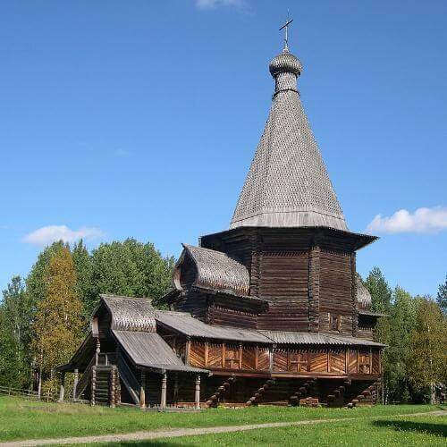 Малые Корелы. LFrensen, CC BY-SA 4.0 https://creativecommons.org/licenses/by-sa/4.0, via Wikimedia Commons