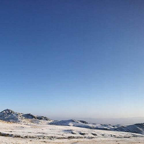 Панорама зимнего вида оз. Кара-Холь. Фото: Pilzhum, CC BY-SA 4.0 https://creativecommons.org/licenses/by-sa/4.0, via Wikimedia Commons