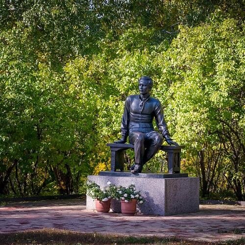 Памятник М.Ю. Лермонтову. Фото: Елисеева68, CC BY-SA 4.0 https://creativecommons.org/licenses/by-sa/4.0, via Wikimedia Commons