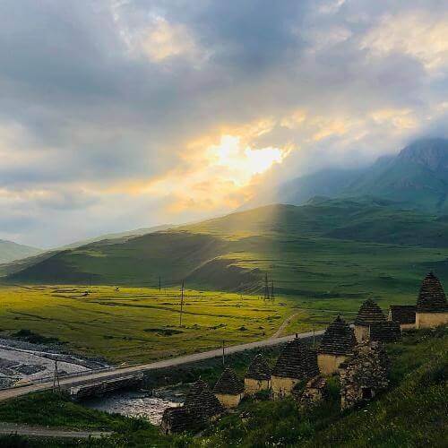 Некрополь в селении Даргавс в Северной Осетии. Фото: Kabis212, CC BY-SA 4.0 https://creativecommons.org/licenses/by-sa/4.0, via Wikimedia Commons