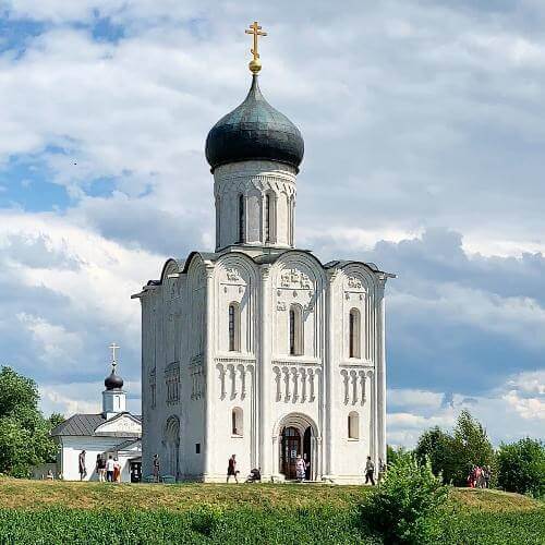 Церковь Покрова на Нерли. Фото: Vadim Indeikin, CC BY-SA 3.0 https://creativecommons.org/licenses/by-sa/3.0, via Wikimedia Commons