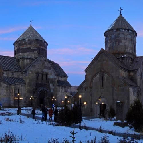Tsaghkadzor, Kecharis monastery. Фото: vahemart, CC BY-SA 3.0 https://creativecommons.org/licenses/by-sa/3.0, via Wikimedia Commons