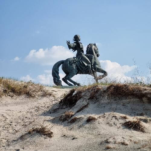 Памятник императрице Елизавете Петровне. Фото: Туристский информационный центр Калининградской области