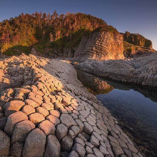 Мыс Столбчатый. Фото: Екатерина Васягина, CC BY-SA 4.0 https://creativecommons.org/licenses/by-sa/4.0, via Wikimedia Commons