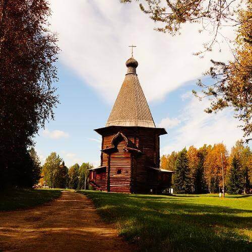 Малые Корелы. Moneycantbuy, CC BY-SA 4.0 https://creativecommons.org/licenses/by-sa/4.0, via Wikimedia Commons
