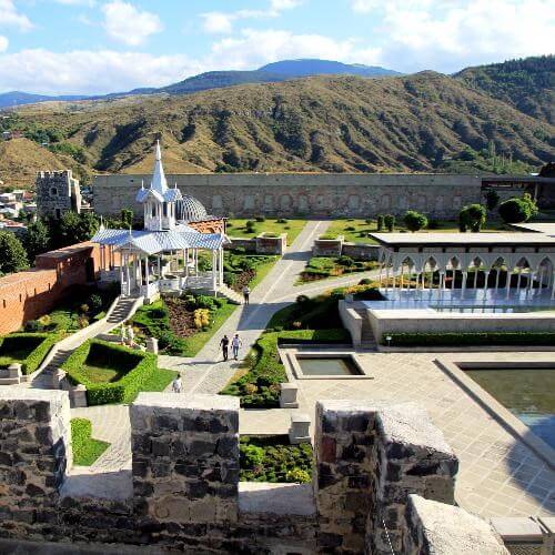 Interior of the fortress Rabati Castle. Фото: Karelj, CC BY-SA 3.0 https://creativecommons.org/licenses/by-sa/3.0, via Wikimedia Commons