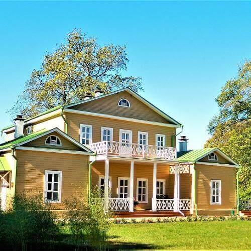Главный дом. Ash.sofiya63, CC BY-SA 3.0 https://creativecommons.org/licenses/by-sa/3.0, via Wikimedia Commons