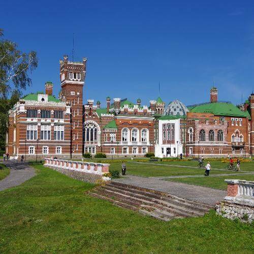 Замок Шереметева. Фото: IAGSoft, CC BY-SA 4.0 https://creativecommons.org/licenses/by-sa/4.0, via Wikimedia Commons