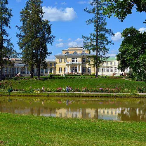 Усадьба Строгановых Марьино. Фото: Yulia Pv, CC BY-SA 4.0 https://creativecommons.org/licenses/by-sa/4.0, via Wikimedia Commons