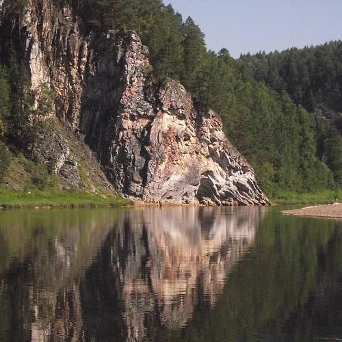 Камень Печка. Фото: Ilegri, CC BY-SA 4.0 https://creativecommons.org/licenses/by-sa/4.0, через Викисклад