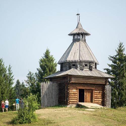 Башня Сторожевая. Фото: Azmanova Natalia, CC BY-SA 4.0 https://creativecommons.org/licenses/by-sa/4.0, via Wikimedia Commons