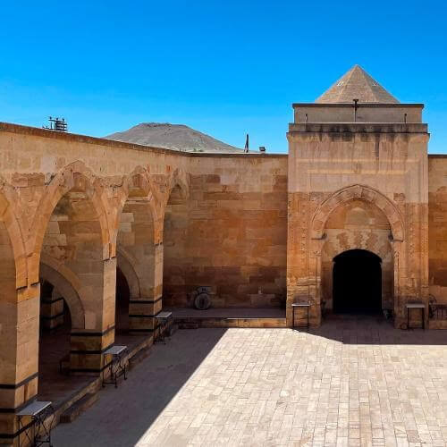 Фото: Buzancar, CC BY-SA 4.0 https://creativecommons.org/licenses/by-sa/4.0, via Wikimedia Commons