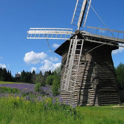 Мельница ветряная из деревни Шихари Очерского района. Фото: SunTW, CC BY-SA 4.0 https://creativecommons.org/licenses/by-sa/4.0, via Wikimedia Commons