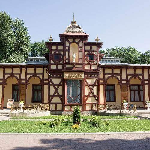 Фото: © Vyacheslav Argenberg, CC BY 4.0 https://creativecommons.org/licenses/by/4.0, via Wikimedia Commons