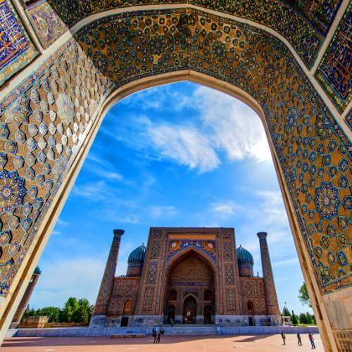         Registan Square, Sher Dor Mausoleum. Фото от партнёра.