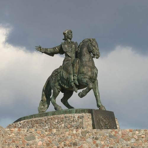 Памятник императрице Елизавете Петровне. Фото: Туристский информационный центр Калининградской области