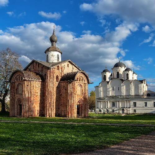 Ансамбль Ярославова Дворища и древнего Торга. FVK36, CC BY-SA 4.0 https://creativecommons.org/licenses/by-sa/4.0, via Wikimedia Commons