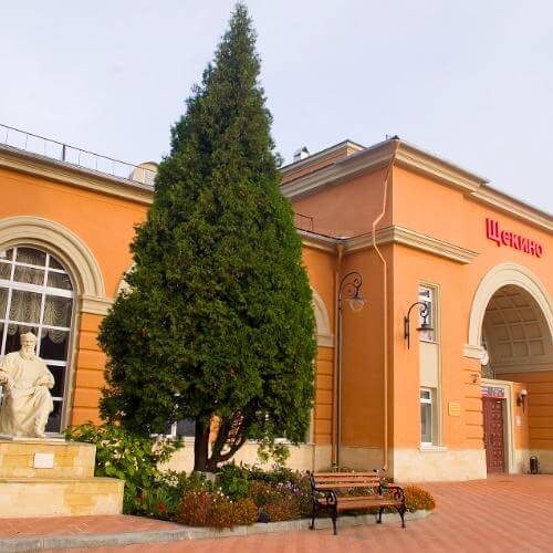 Фото: Железнодорожная станция Щекино, автор:  Пресс-центр Правительства Тульской области, лицензия  CC BY-SA 4.0 https://creativecommons.org/licenses/by-sa/4.0, via Wikimedia Commons