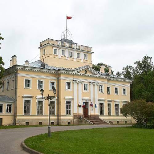 Усадебный дом П.Г. Демидова «Сиворицы». Гудкова Наталья, CC BY-SA 4.0 https://creativecommons.org/licenses/by-sa/4.0, via Wikimedia Commons