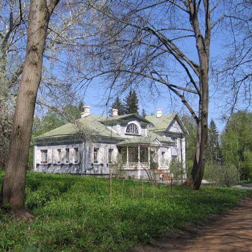 Усадьба Блока Шахматово. Фото: TatianaNP, CC BY-SA 3.0 https://creativecommons.org/licenses/by-sa/3.0, via Wikimedia Commons
