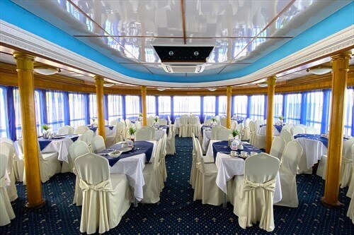 Салон питания на шлюпочной палубе