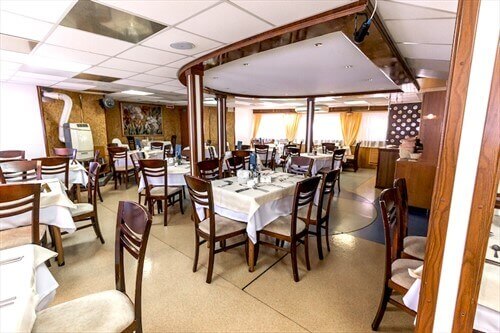 Ресторан на главной палубе