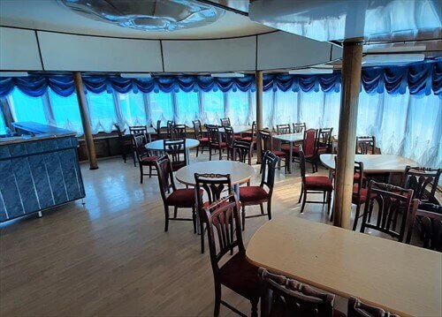 Бар-ресторан на средней палубе