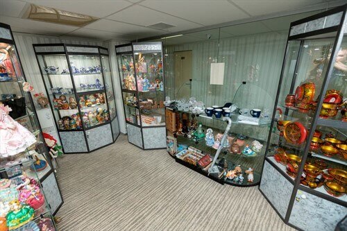 Сувенирный киоск на главной палубе