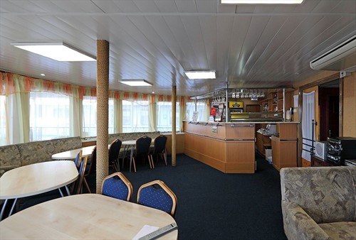 Бар на средней палубе