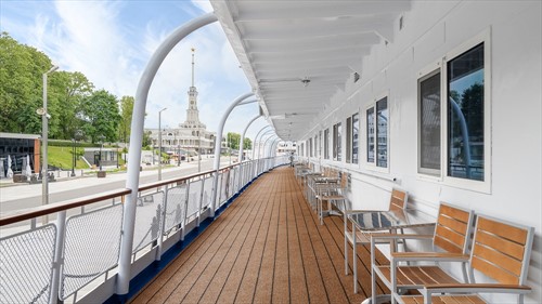 Палуба с мебелью