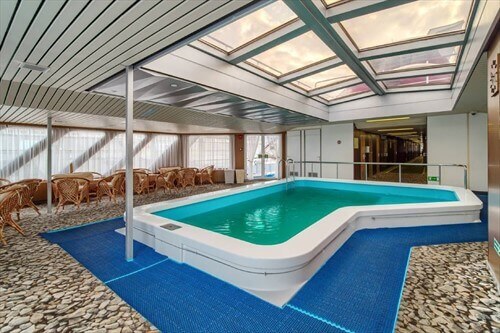 Бассейн в кормовой части шлюпочной палубы