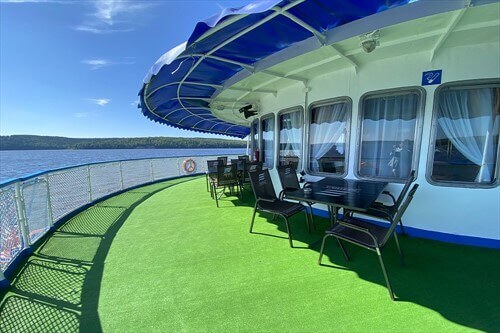 Зона отдыха за баром