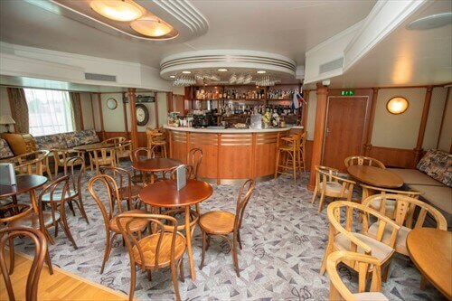 Бар на солнечной палубе