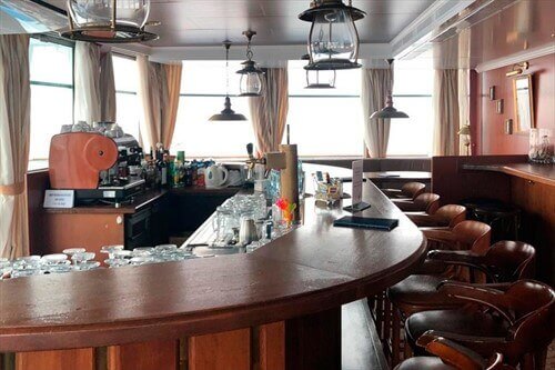 Малый бар на средней палубе