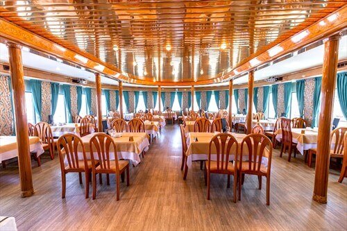 Ресторан на шлюпочной палубе