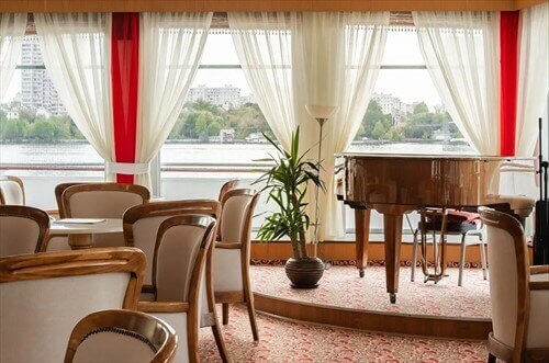 Музыкальный салон-бар «Панорама»