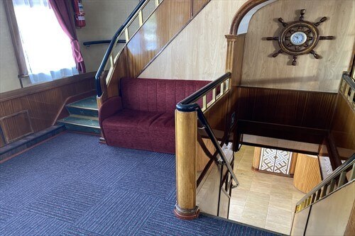 Холл на средней палубе