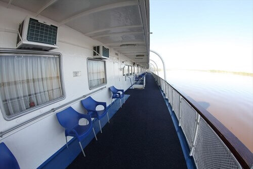 Средняя палуба