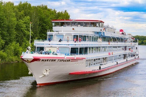 Теплоход «Максим Горький»