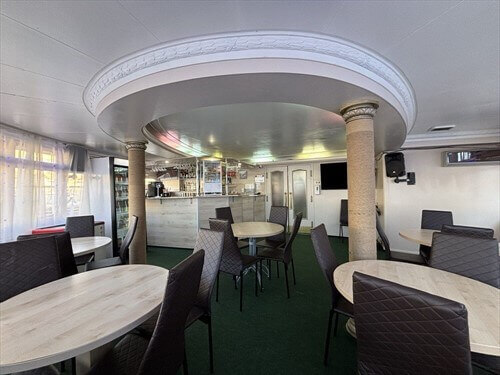 Бар на средней палубе