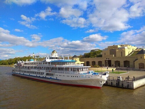 Теплоход «Урал»