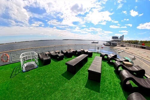 Зона отдыха на шлюпочной палубе