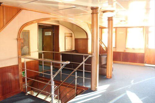 Холл на средней палубе