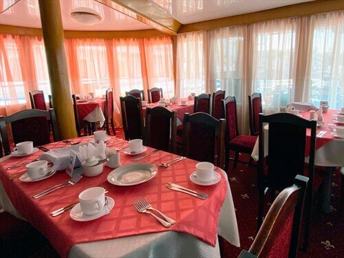 Салон питания на главной палубе