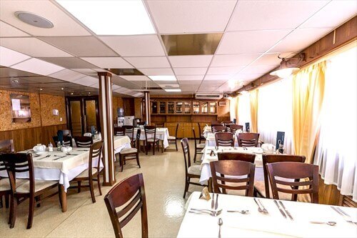 Ресторан на главной палубе